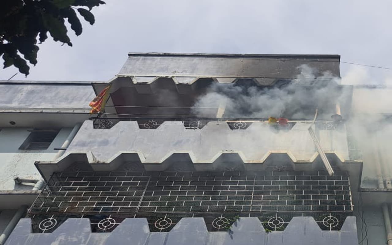 झारखंड : जमशेदपुर के कदमा में गैस सिलिंडर फटने से फ्लैट में लगी आग, एक महिला की मौत, मची अफरा-तफरी