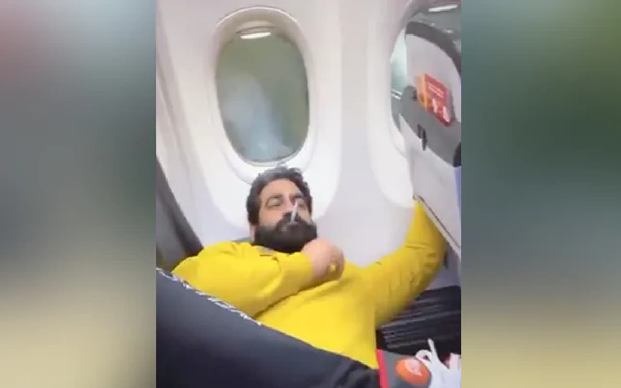 Smoking On Flight Video: फ्लाइट में सिगरेट पीते बॉबी कटारिया का वीडियो वायरल, स्पाइसजेट ने कही ये बात