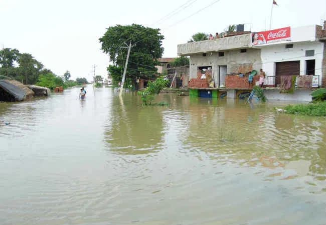 Bihar Weather Forecast, Flood Updates: बढ़ रहा सरयू का जलस्तर, मर्माहत हुए किसान