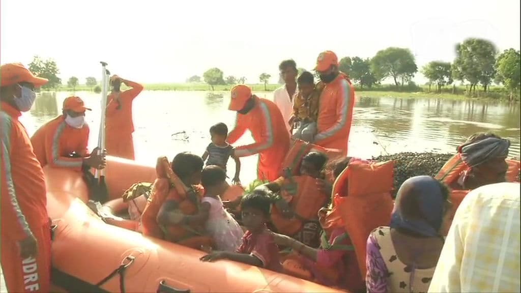 Bihar Flood: बारिश के कारण कोसी के जलस्तर में उछाल, नदी में समाने लगे निचले इलाकों के घर, जानें अपडेट