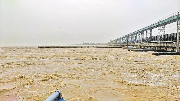 Bihar Flood: बिहार की नदियों का जल स्तर बढ़ने की आशंका, जानिए अपने जिले की नदी का ताजा हाल...