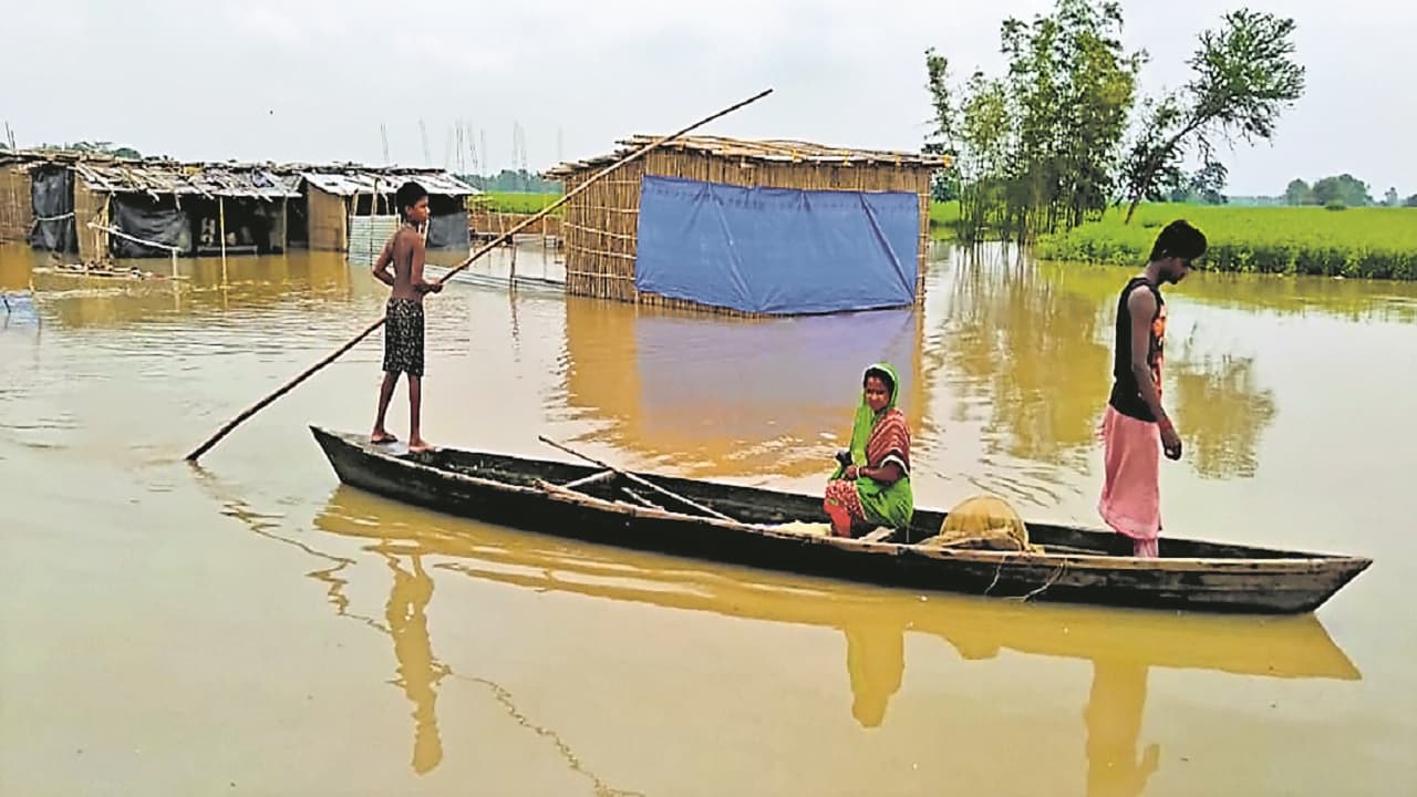 Bihar Flood: मौसम की दोधारी तलवार पर बिहार, उत्तर में बाढ़ तो दक्षिण में सूखे की आशंका