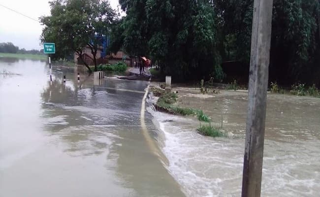 Flood in Bihar: चंपारण के कई गांव बाढ़ की चपेट में, गंडक का लगातार बढ़ रहा जल स्तर, प्रशासन हुआ अलर्ट