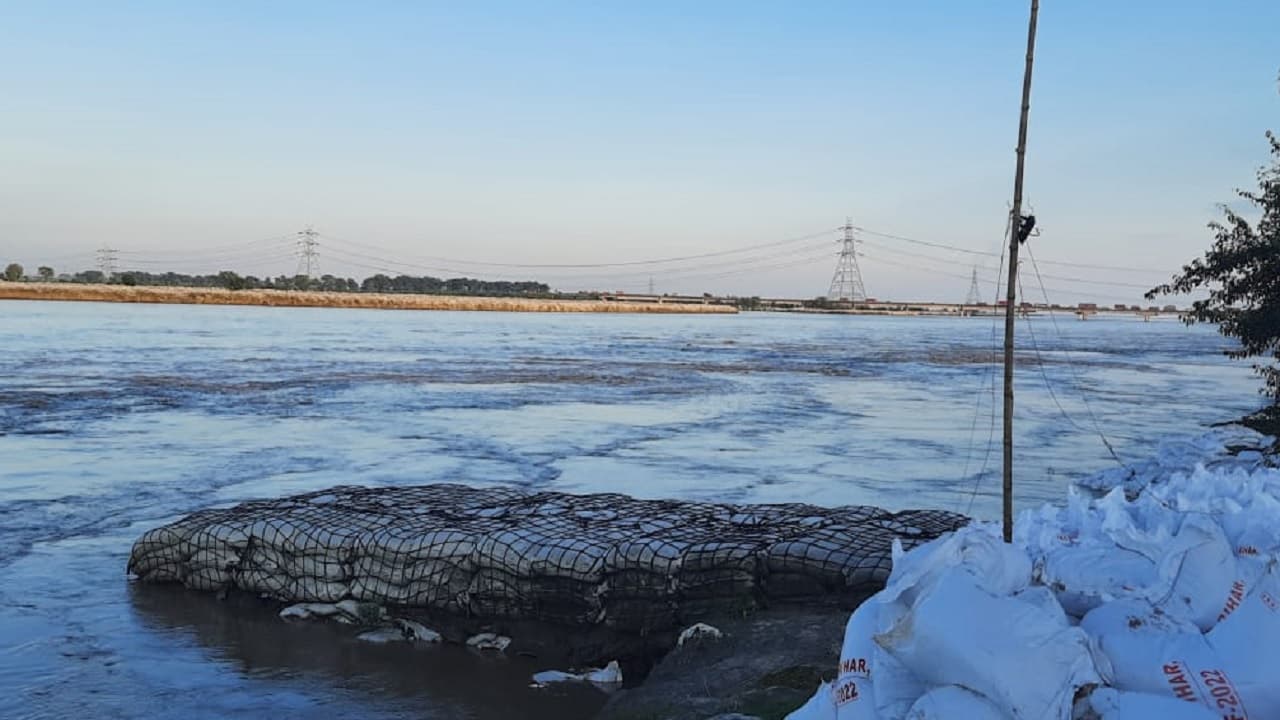 बिहार के तीन दर्जन गांव नक्शे तक से हो गये गायब, कुदरत का कहर जानकर आप भी रह जाएंगे दंग..