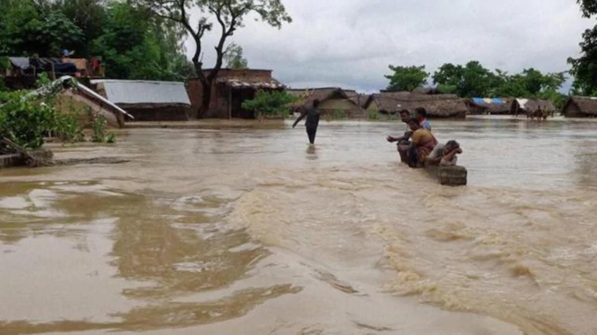 यूपी में गंगा, यमुना, सरयू और घाघरा नदी के तेवर से बिगड़े हालात, गांव बने टापू, खेत जलमग्न होने से किसान मायूस
