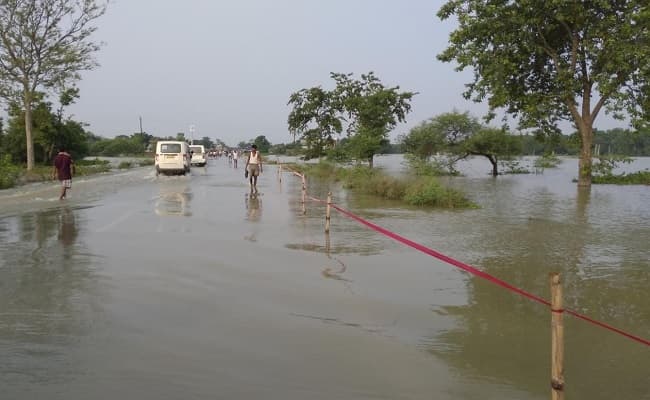 मनसाही में दर्जनों घरों में घुसा है बाढ़ का पानी, लोग कर रहे त्राहिमाम