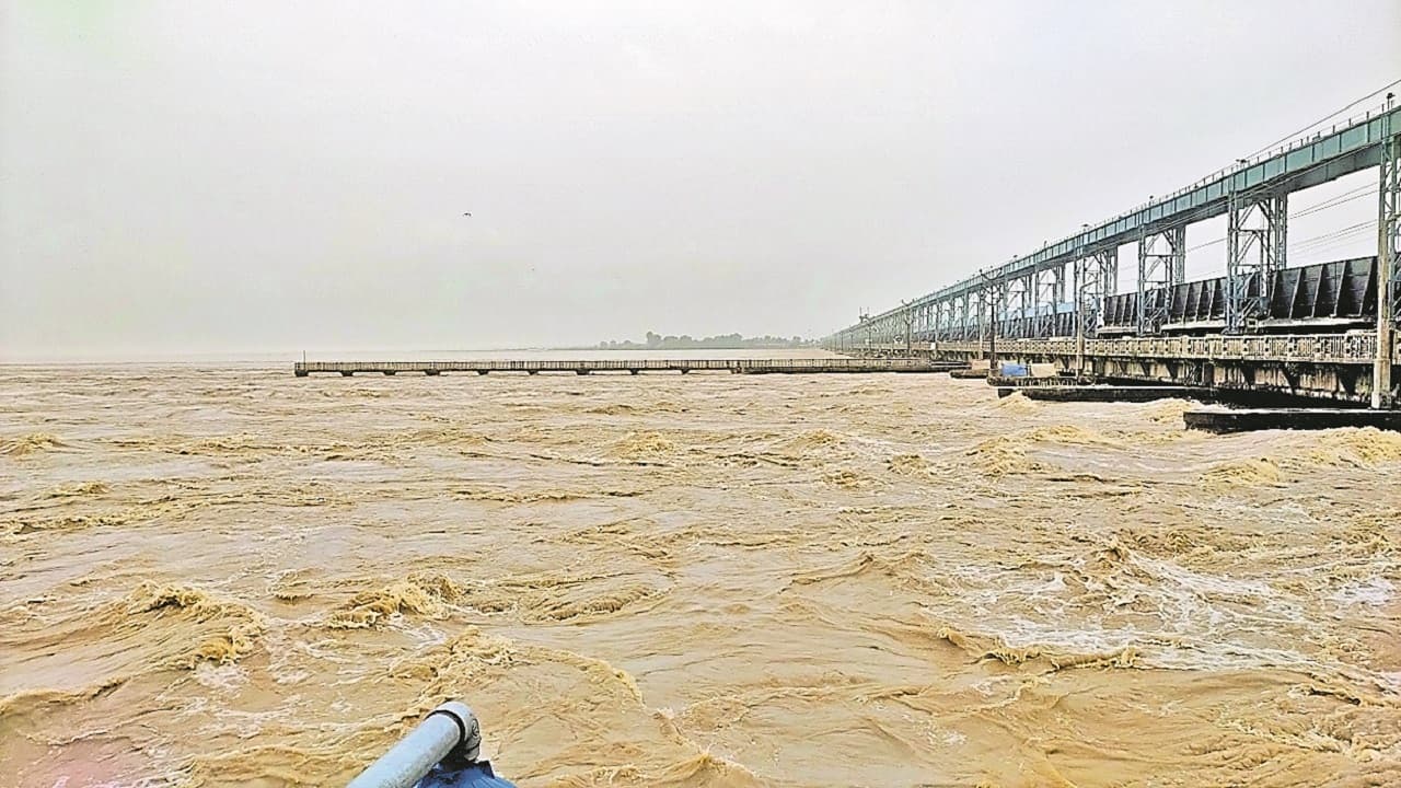 बिहार में गंगा खतरे के निशान से ऊपर कहां बह रही? कोसी-सीमांचल व पटना की नदियों का भी जानिए जलस्तर...