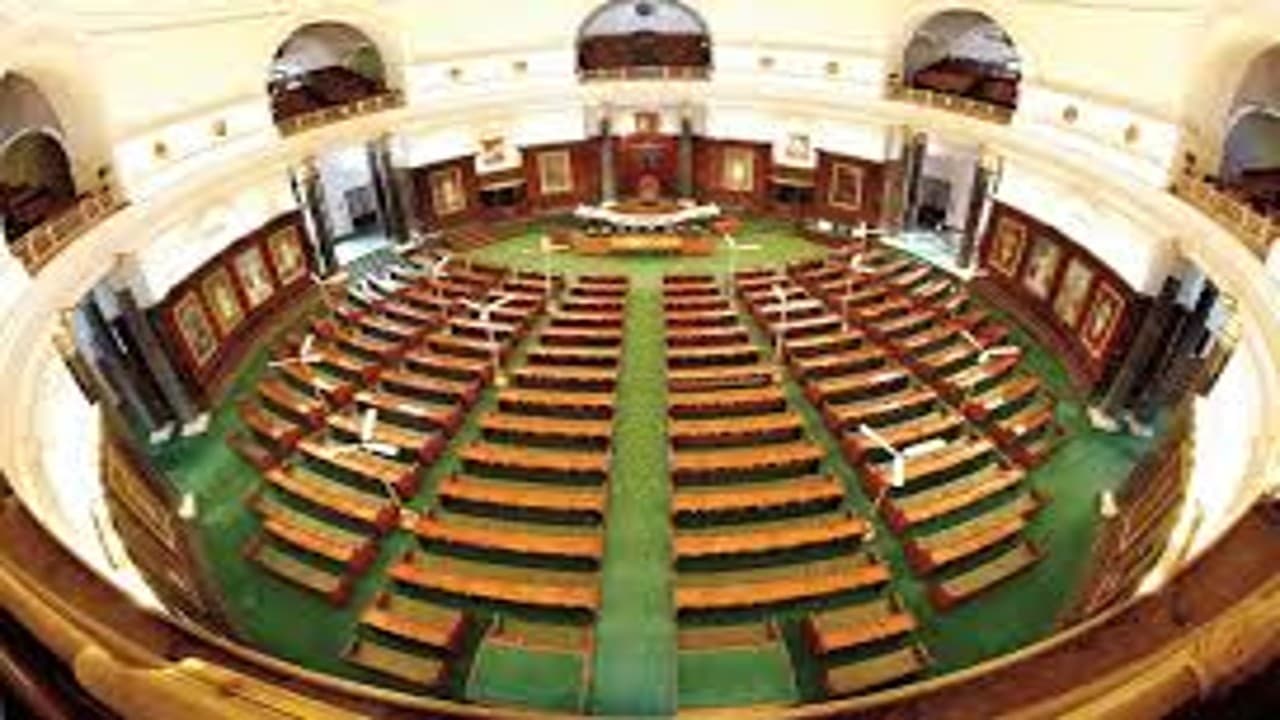 सरकार का अल्पमत में आने पर विपक्ष करता है शक्ति परीक्षण का दावा, आप जानते हैं कि क्या होता है फ्लोर टेस्ट