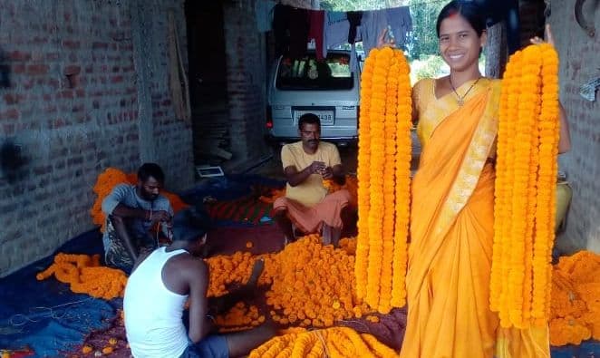 नक्सलियों के गढ़ रहे खूंटी में अब महिलाएं कर रहीं गेंदा फूल की खेती, दिवाली व छठ को लेकर है 
अच्छी डिमांड