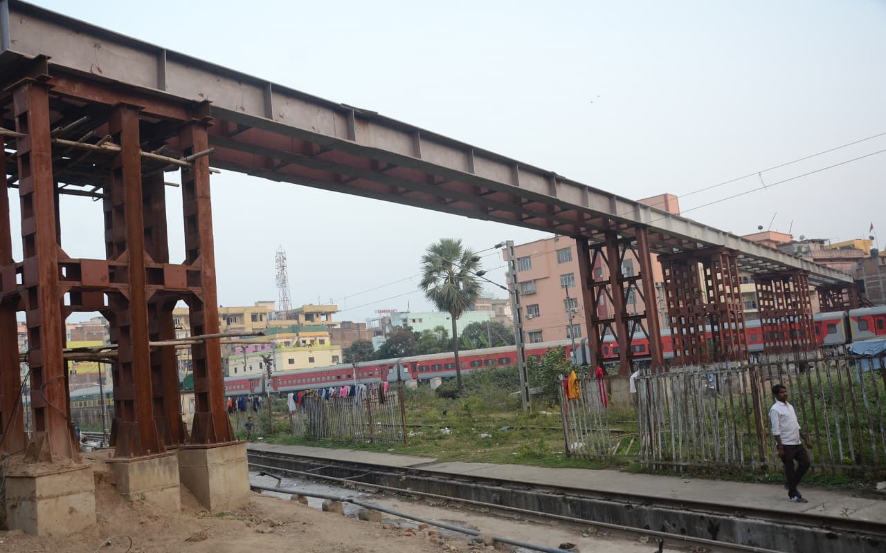 पटना R-Block के पास अटका फुट ओवरब्रिज का काम, निर्माण के बाद मीठापुर, यारपुर जाने में होगी सहूलियत