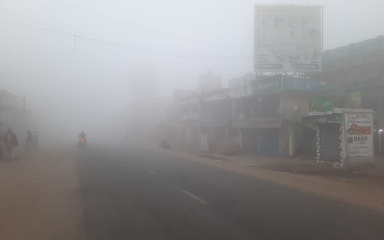 West Bengal Weather Forecast: कोहरे की चादर से ढका पानागढ़, वाहनों की थमी रफ्तार