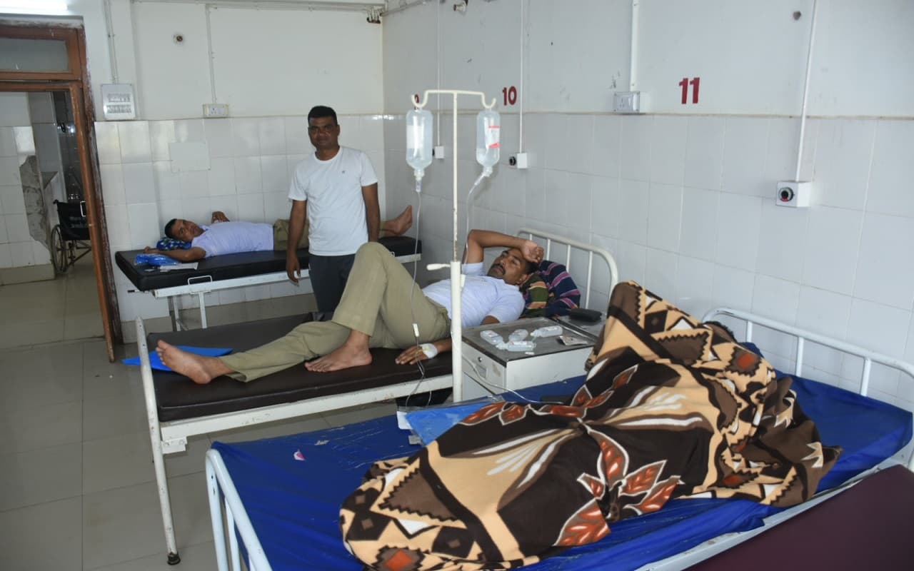 झारखंड: जैप-5 के 40 पुलिसकर्मियों को फूड प्वाइजनिंग, अस्पताल में 18 एडमिट, सभी खतरे से हैं बाहर