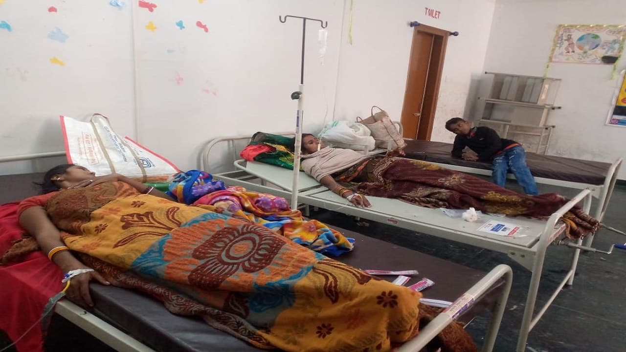 मुजफ्फरपुर में डायरिया व बुखार के मरीजों से पटा अस्पताल, इलाज के लिए रोज आ रहे 2500 मरीज मुजफ्फरपुर में डायरिया व बुखार के मरीजों से पटा अस्पताल, इलाज के लिए रोज आ रहे 2500 मरीज