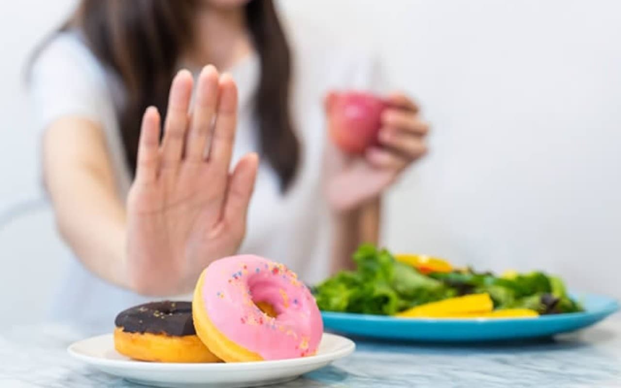 World Diabetes Day 2022: डाइबिटीज के मरीज हैं तो गलती से भी न खायें ये फूड्स, ब्लड शुगर लेवल रहेगा मेंटेन