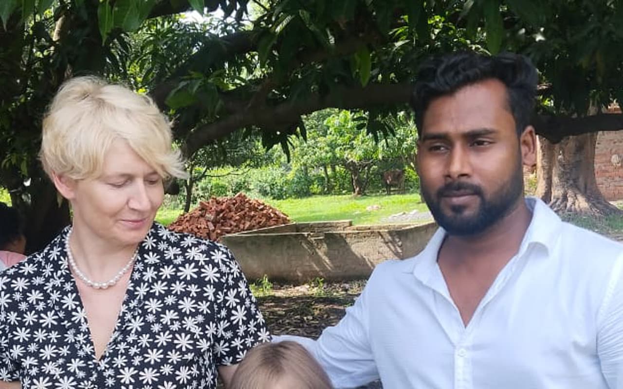 इंस्टाग्राम पर हुआ प्यार, पोलैंड से महिला पहुंचीं झारखंड, प्रेमी भी अपनाने को तैयार