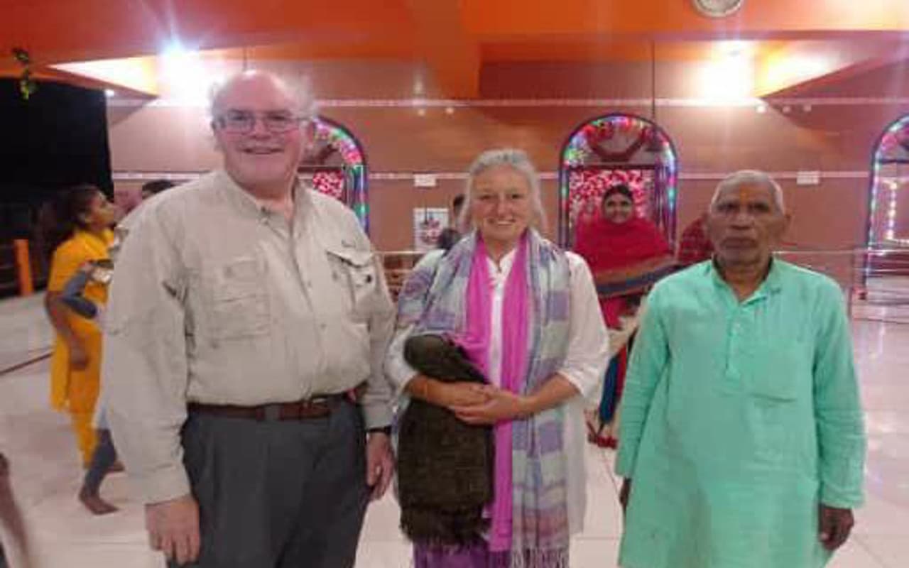 Jharkhand Tourism: बेतला नेशनल पार्क पहुंचने लगे विदेशी पर्यटक, सरईडीह के शिव मंदिर को देखकर मंत्रमुग्ध हुए