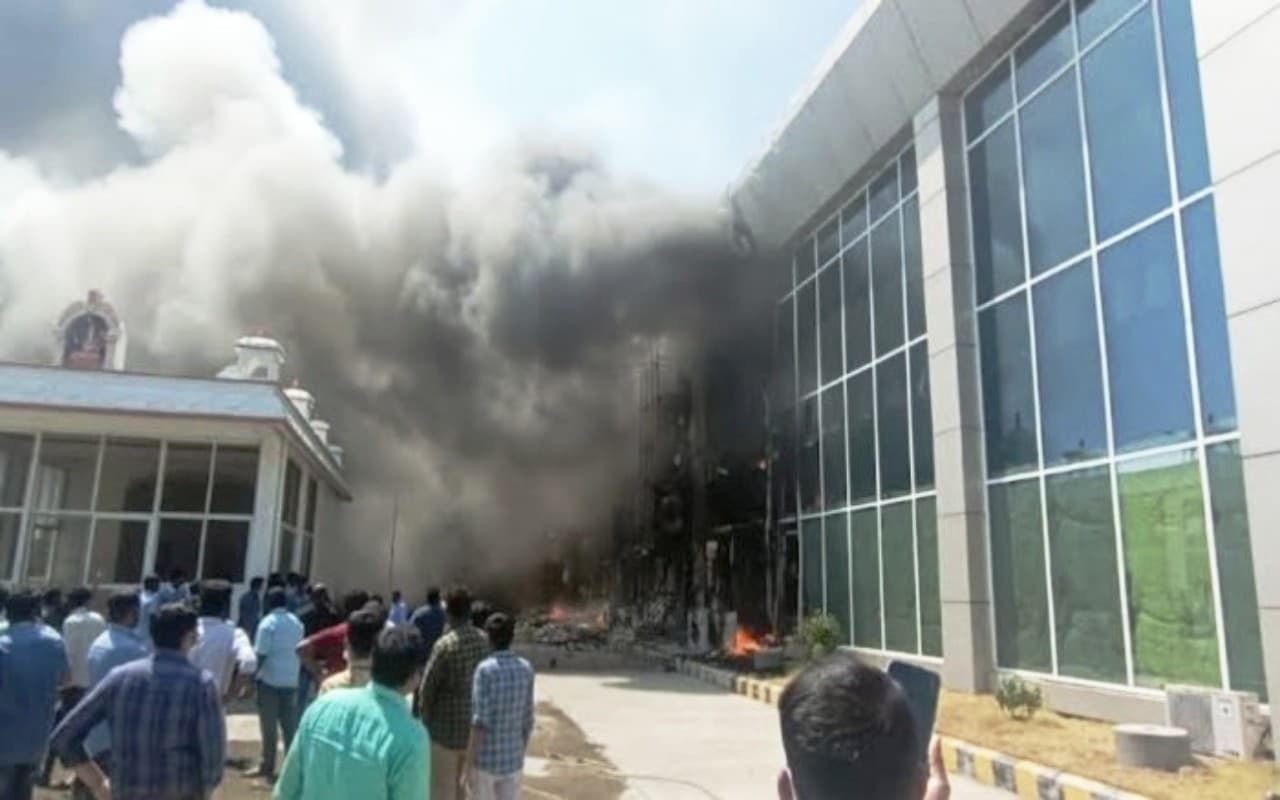 Apple की सप्लायर Foxlink के प्लांट में लगी भीषण आग, सबसे बड़ा शेड जलकर खाक, प्रोडक्शन बंद