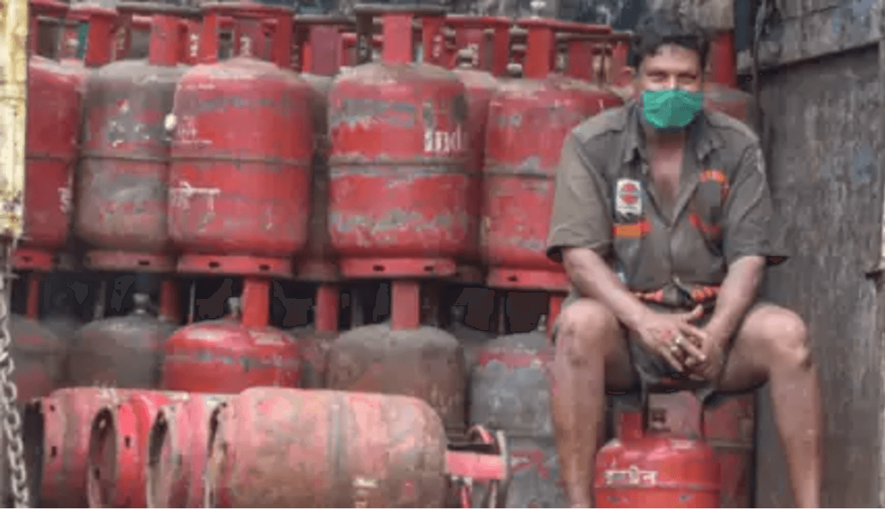 15 अगस्त से पहले प्रवासी मजदूरों को बड़ा तोहफा देगी मोदी सरकार, LPG सिलेंडर के साथ चूल्हा फ्री, जानें कैसे?