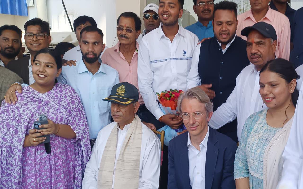 झारखंड की हरियाली और सड़कें देख कर मंत्रमुग्ध हुए फ्रांस के राजदूत इमैनुएल लेनैन, कई क्षेत्रों का किया मुआयना