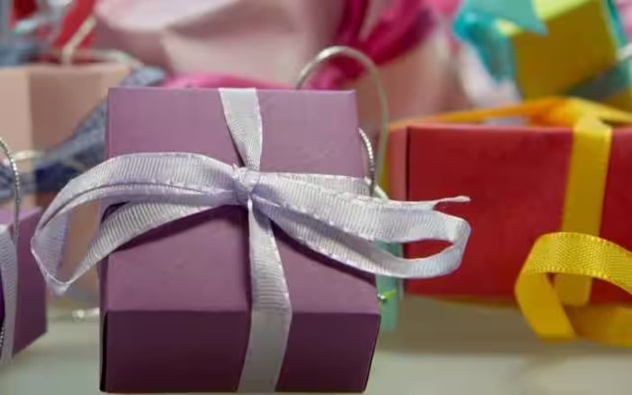 Teacher’s Day Gift Ideas : टीचर्स डे के लिए बेस्ट गैजेट गिफ्ट ऑप्शन्स, देखें पूरी लिस्ट