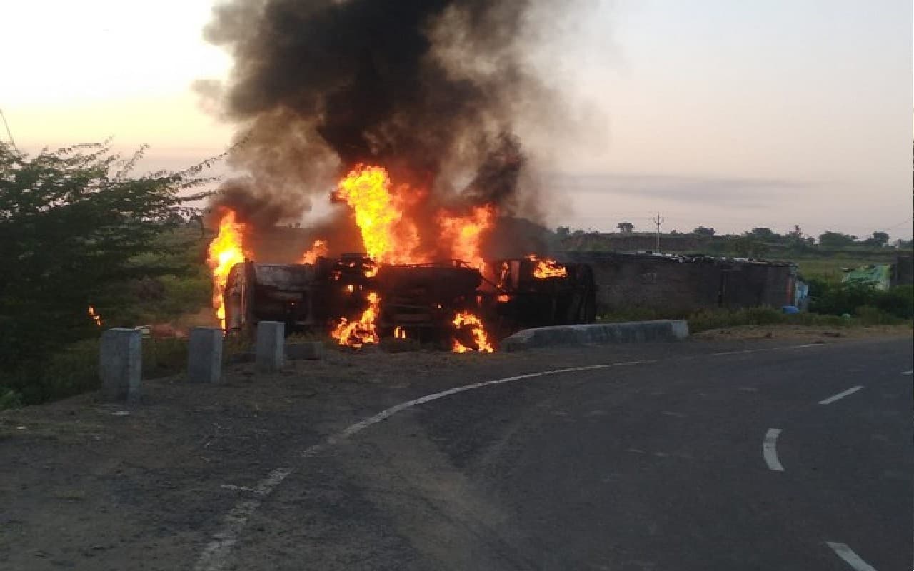 मध्य प्रदेश में बड़ा हादसा, तेल टैंकर पलटने से विस्फोट, दो की मौत, 23 घायल