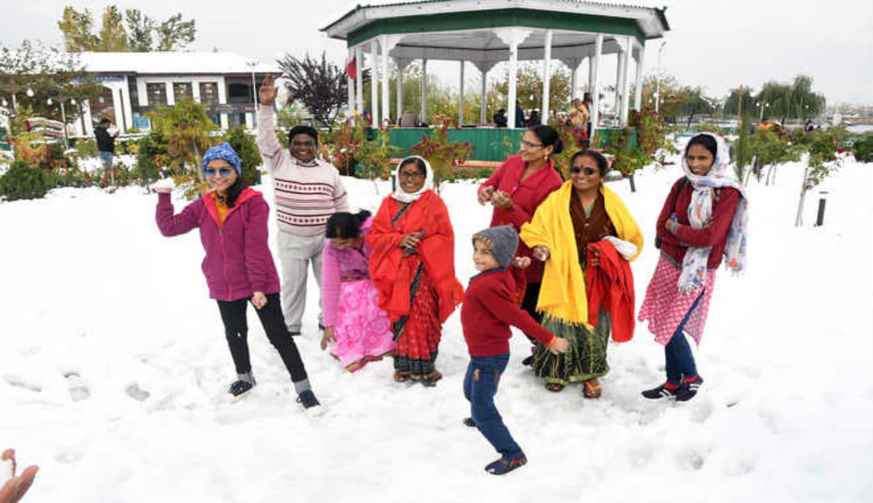 केंद्रीय कर्मचारियों को मोदी सरकार का तोहफा, दो साल तक जम्मू-कश्मीर और नॉर्थ-ईस्ट का कर सकेंगे सैर-सपाटा