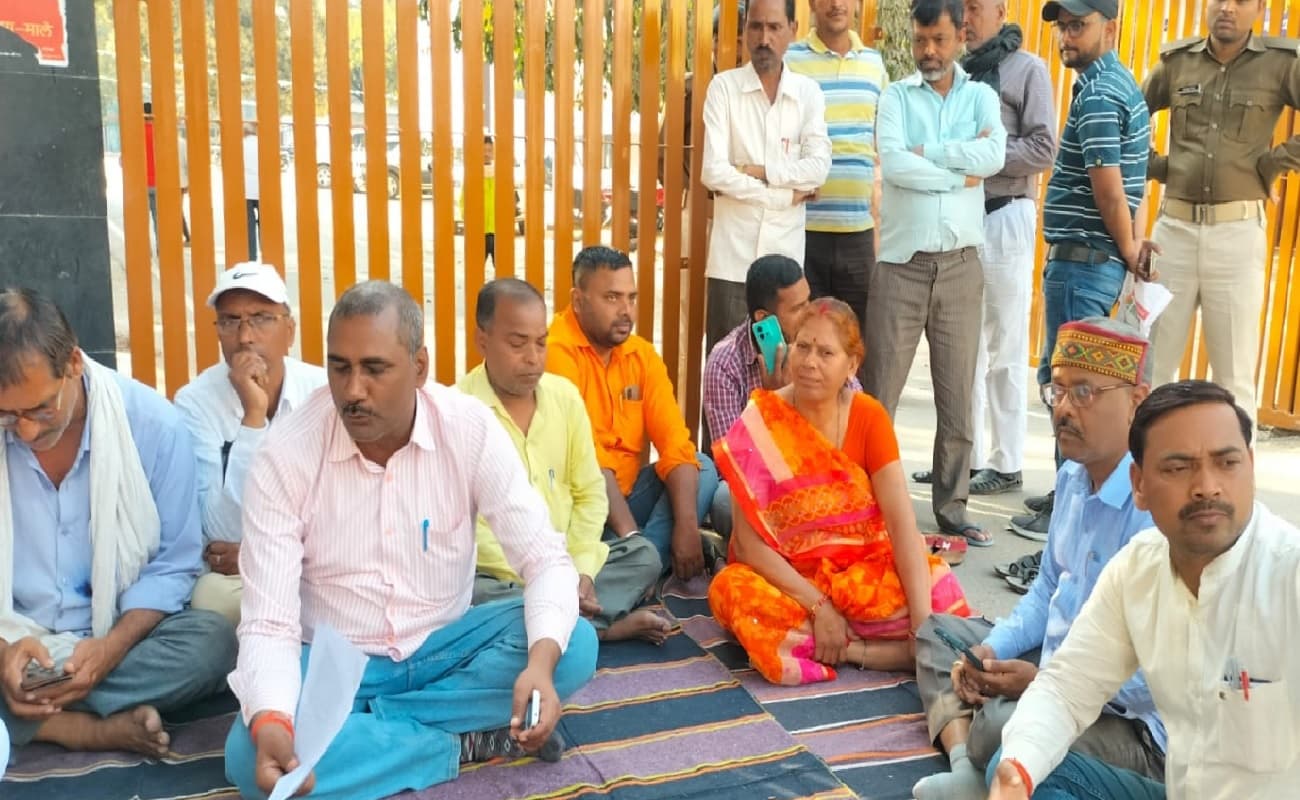 राजद की एक और विधायक ने अपनी ही सरकार के खिलाफ खोला मोर्चा, भ्रष्टाचार के खिलाफ धरने पर बैठीं विभा देवी