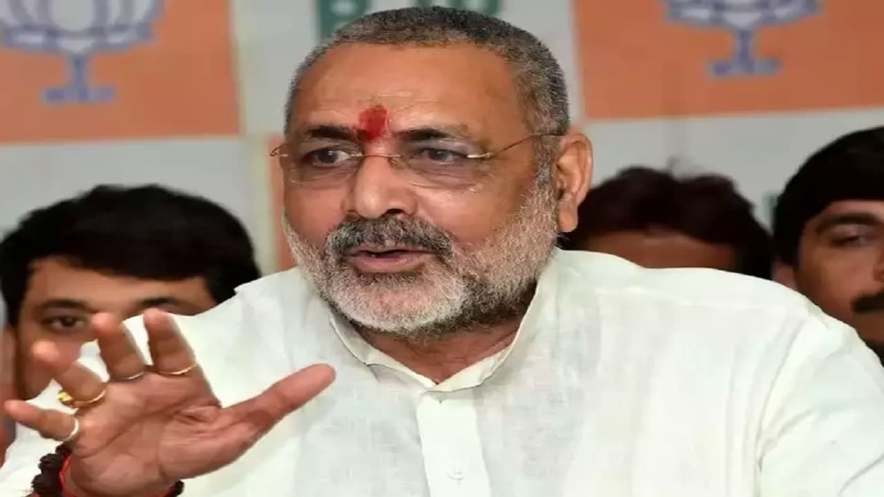 'ये दर्जन भर बच्चे पैदा करने वाले की देन..' भारत में सबसे अधिक हुई आबादी तो गिरिराज सिंह ओवैसी पर भी बरसे