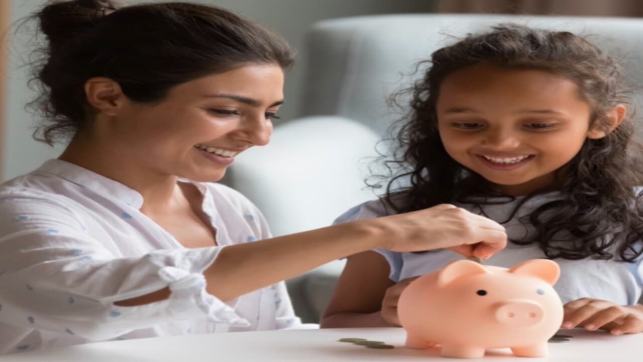 FD Rate of Interest: त्योहार में इन 10 बैंकों ने बढ़ाया एफडी पर ब्याज, तुरंत देखें अपडेट