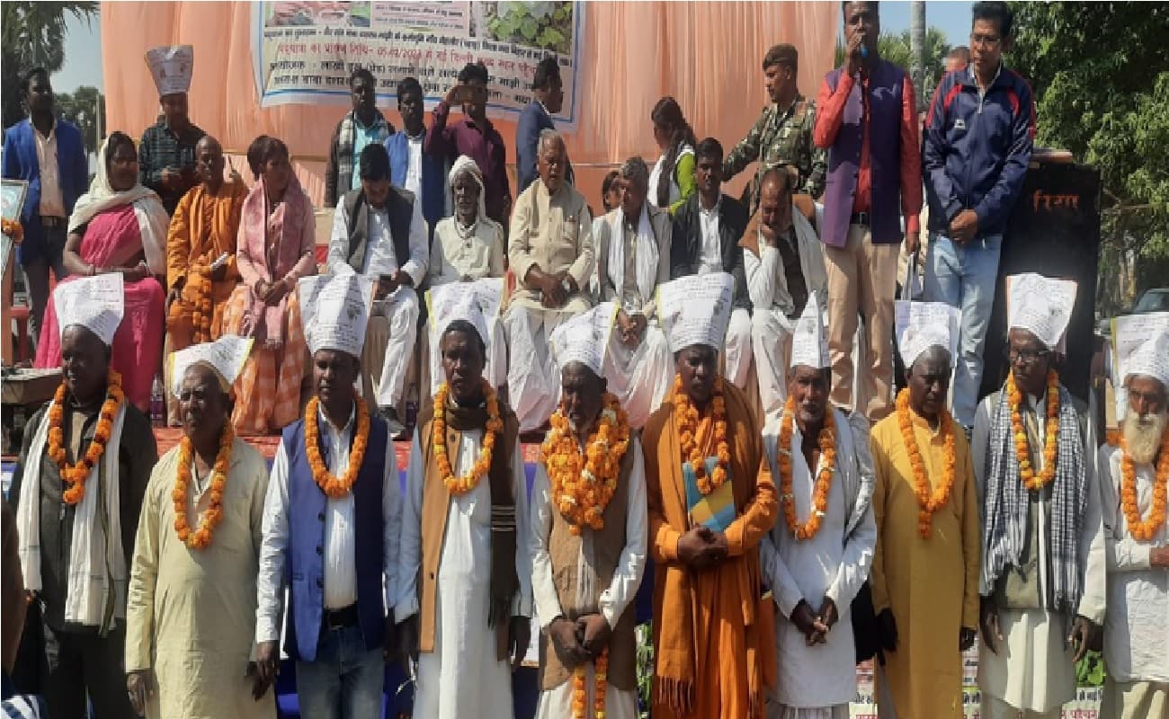 गया से दिल्ली के लिए पैदल रवाना हुई 13 सदस्यीय टीम, माउंटेनमैन दशरथ मांझी को भारत रत्न देने की करेगी मांग