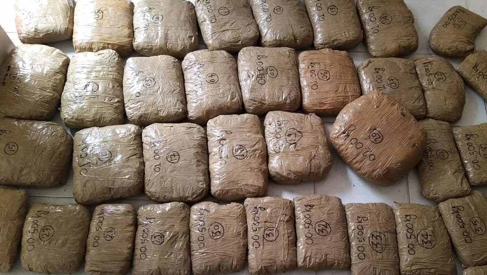 हावड़ा से 145 किलोग्राम गांजा और मदारीहाट से 10 हजार फेंसिडील कप शिरप की बोतलें जब्त