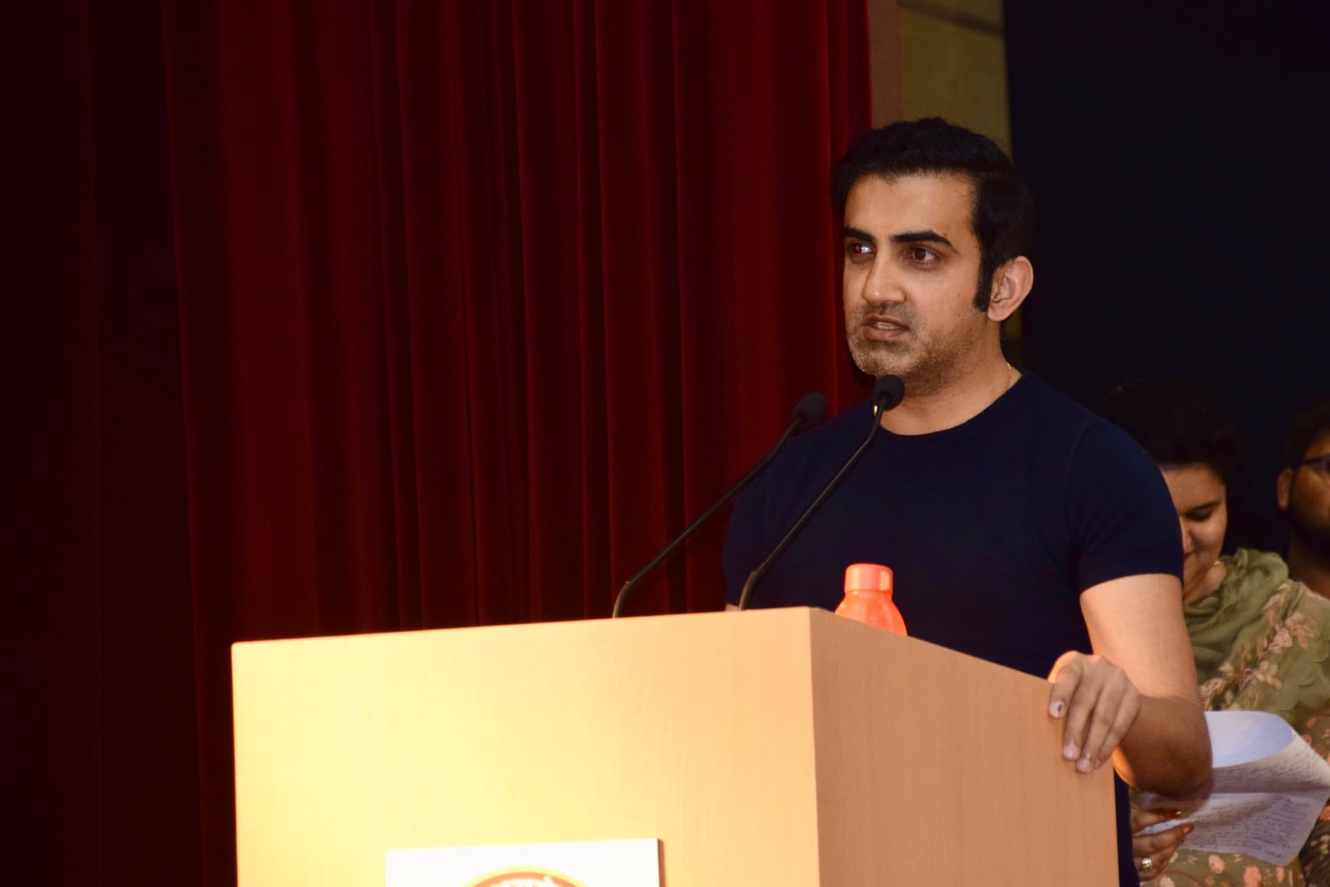 कोरोना से निपटने के लिए गंभीर ने दिए 50 लाख रुपये