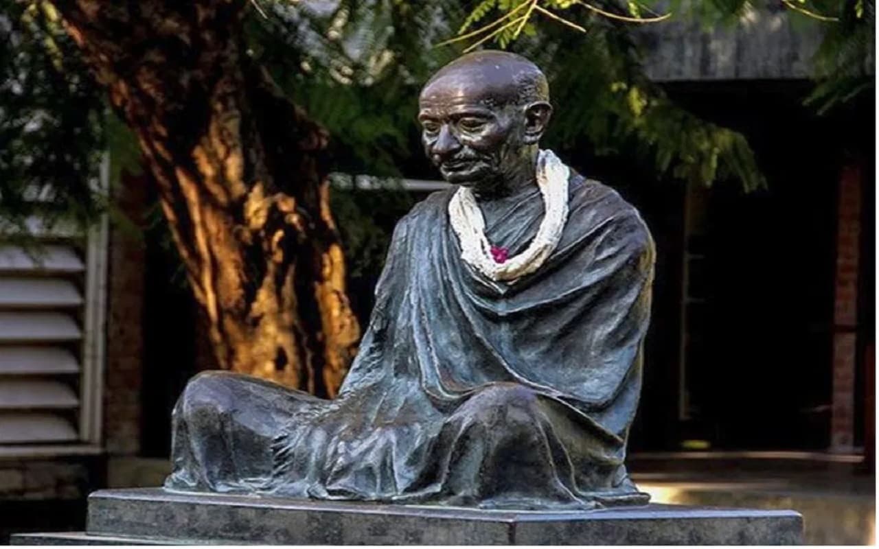 कनाडा: खालिस्तानी समर्थकों ने फिर तोड़ी  महात्मा गांधी की प्रतिमा, भारतीय दूतावास ने जताई कड़ी आपत्ति