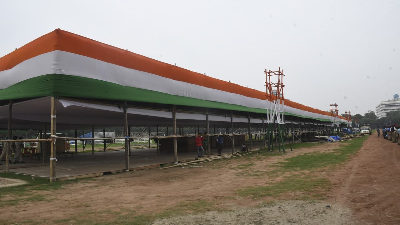 PHOTOS: पटना के गांधी मैदान में 15 अगस्त की तैयारी जोरों पर, परेड रिहर्सल व झांकी की देखिए खास तस्वीरें...