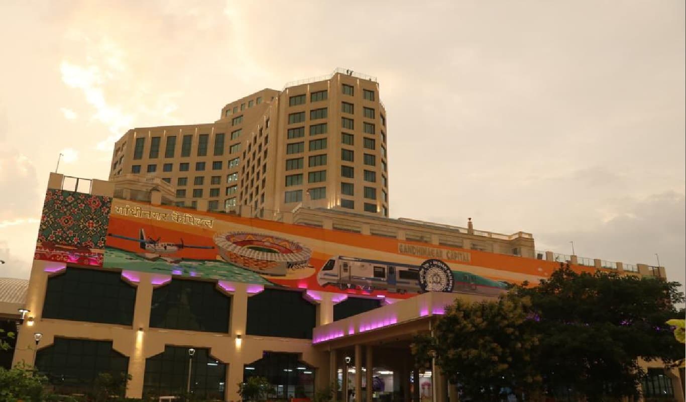 रेलवे स्टेशन पर बना देश का पहला सबसे बेहतरीन फाइव स्टार होटल, देखें तस्वीरें और जानें खासियत