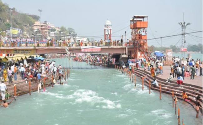 lockdown के कारण गंगा नदी के पानी की गुणवत्ता में आया सुधार, कचरा गिरने में भी कमी आयी