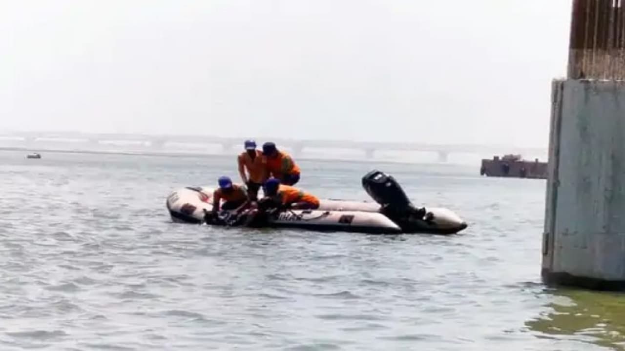 बिहार: पटना में कृष्णा घाट पर नहाने के दौरान बड़ा हादसा, यूपी से आए तीन युवक डूबे, SDRF ने एक को बचाया