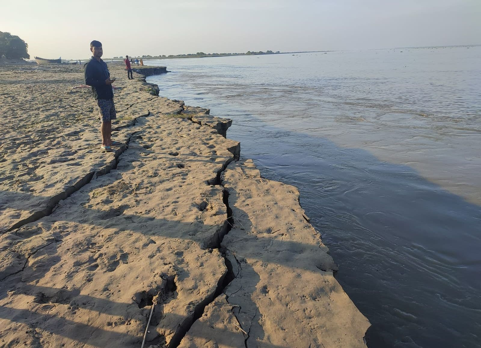 Jharkhand News : झारखंड में गंगा नदी का रौद्र रूप, साहिबगंज का ये मोहल्ला गंगा में समा जायेगा ! दहशत में लोग