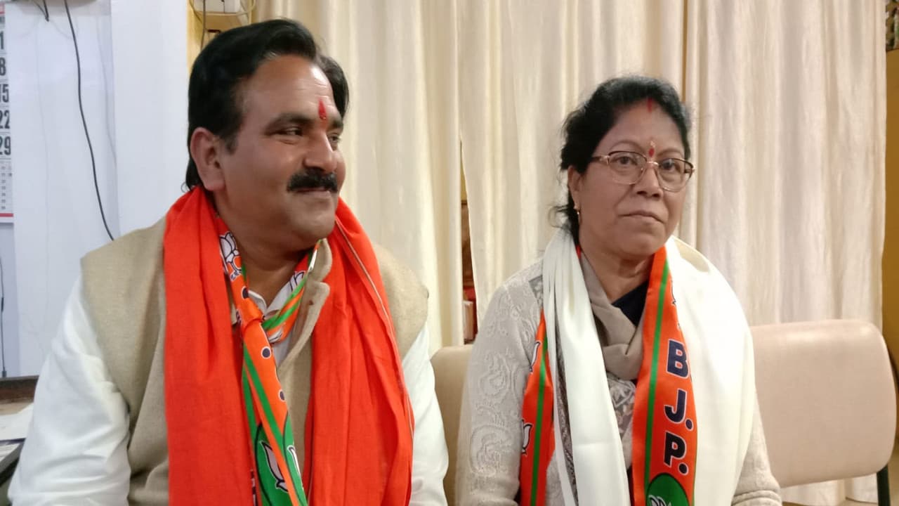 सामूहिक दुष्कर्म मामले में पीड़िता के परिजनों से मिली गंगोत्री कुजूर, कानून-व्यवस्था पर उठाये सवाल