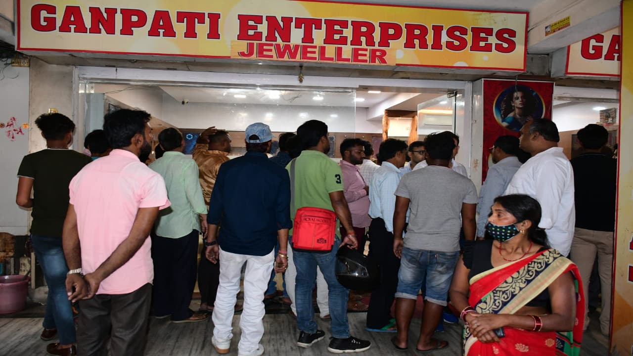 जमशेदपुर का विभाष निकला बोकारो में ज्वेलरी दुकान से करीब 21 लाख की लूट मामले का मास्टरमाइंड, धर-पकड़ जारी