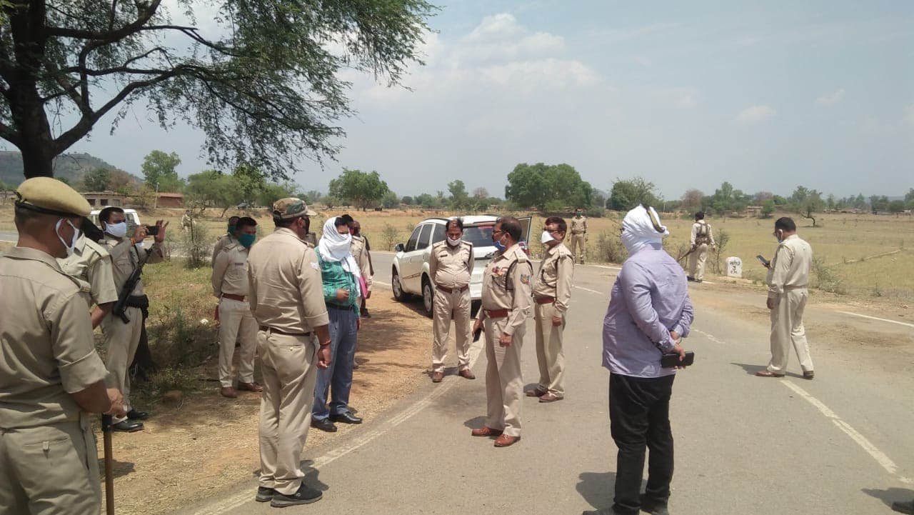 गढ़वा एसपी ने किया झारखंड-यूपी सीमा का निरीक्षण, लोगों से की आरोग्य सेतु एप डाउनलोड करने की अपील