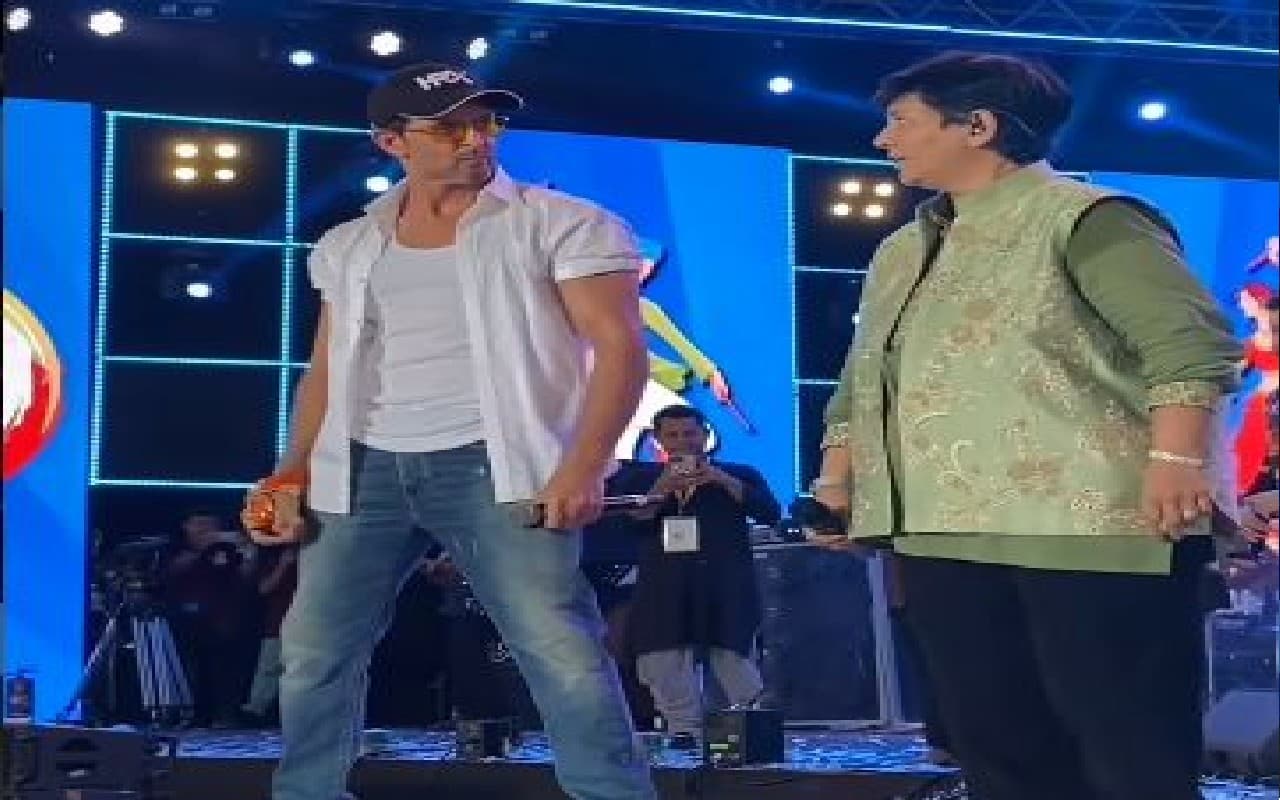 Falguni Pathak ने ऋतिक रोशन संग जमकर किया गरबा, दोनों के डांस को देख फैंस बोले- गरबा क्वीन के आगे सब फेल