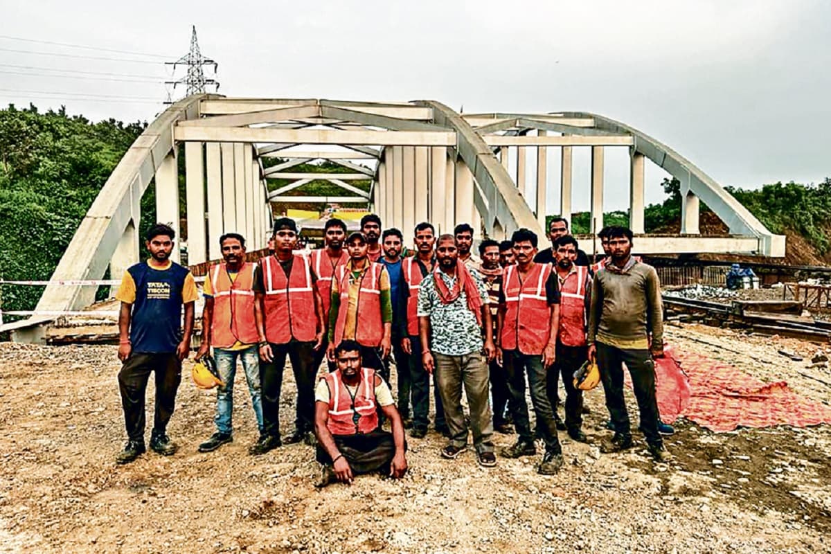 चांडिल पाटा गांव में रेलवे ओवरब्रिज का दूसरा गार्डर लॉन्च, टाटा-रांची की दूरी होगी कम