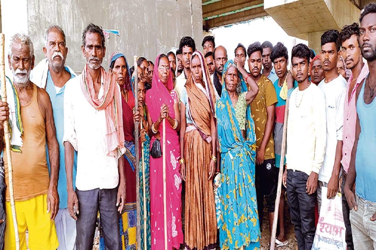 गजट प्रकाशित होने व नोटिस मिलने के बाद भी नहीं मिल रहा गढ़वा के ग्रामीणों को मुआवजा