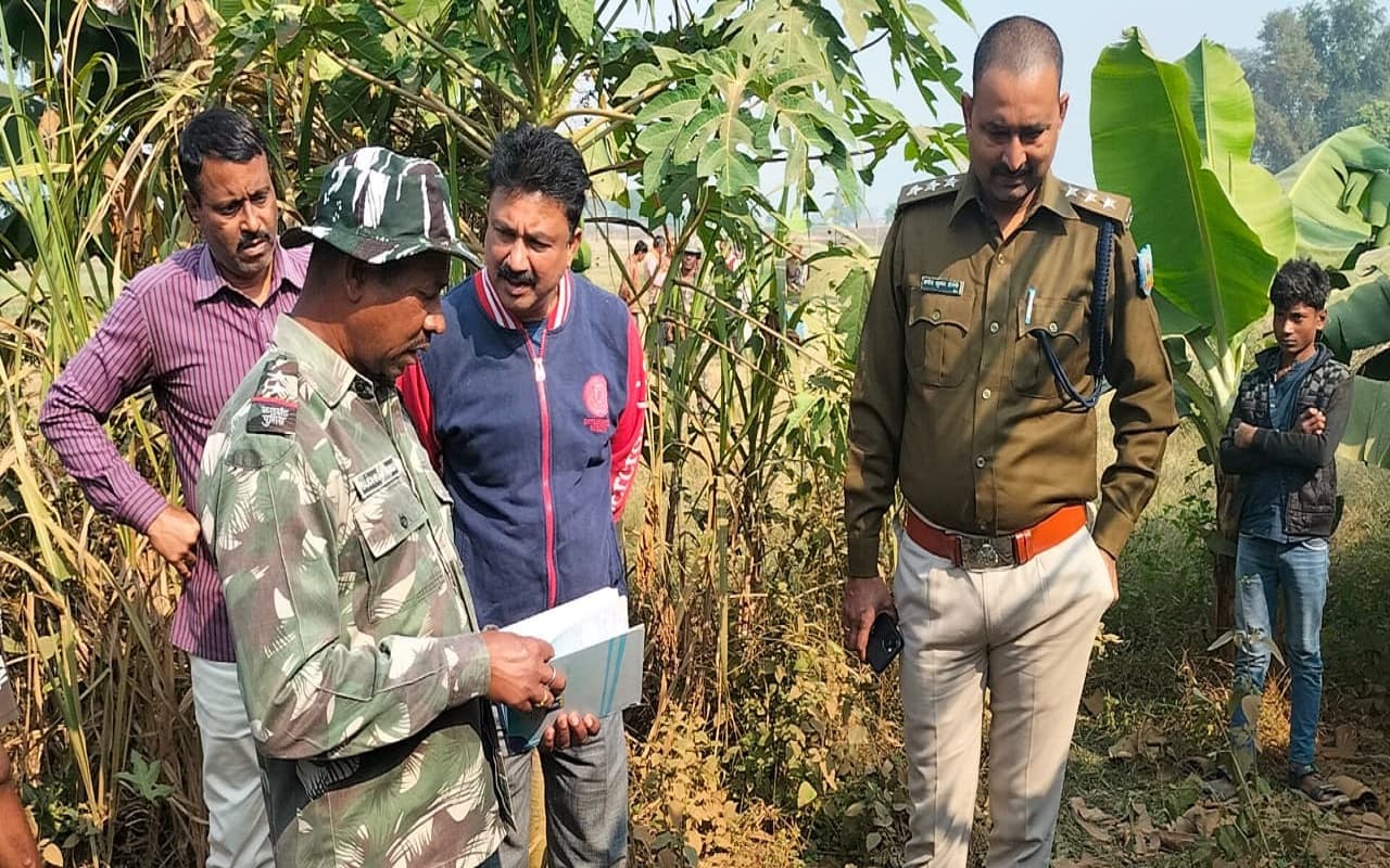 Jharkhand Crime News: झारखंड के गढ़वा में बम ब्लास्ट से मकान क्षतिग्रस्त, दहशत में परिवार