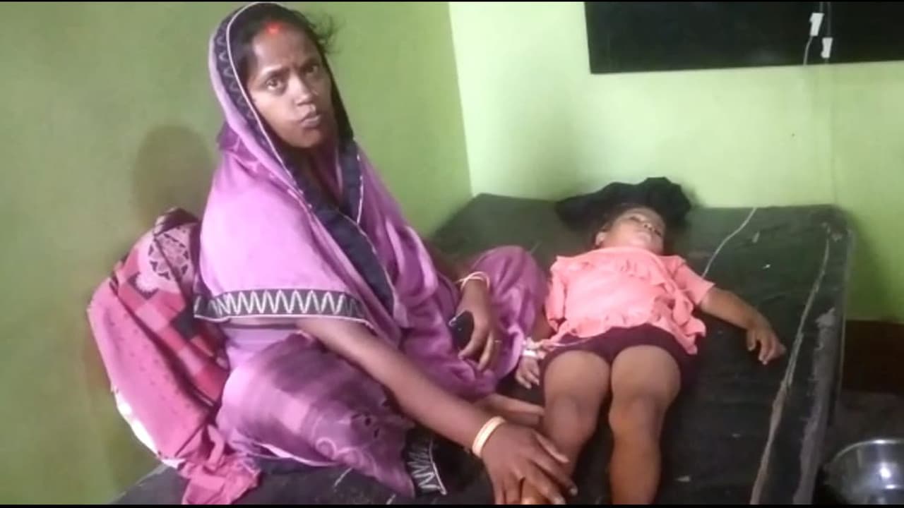 गढ़वा के रमकंडा में मध्याह्न भोजन खाने के बाद 3 छात्राएं बेहोश, एक की हालत गंभीर