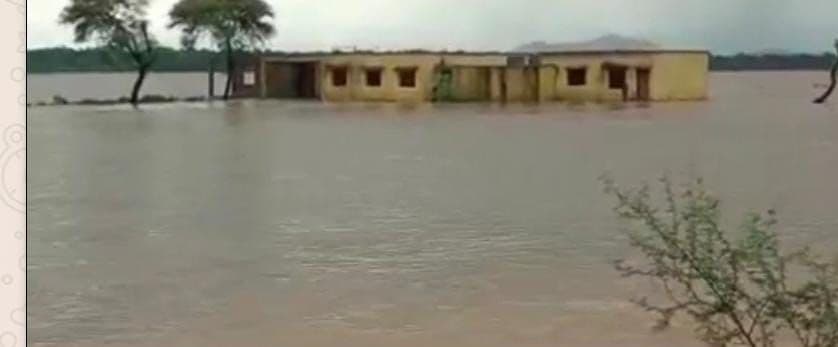 झारखंड के गढ़वा में भारी बारिश से नदियों में आयी बाढ़ से बढ़ा खतरा, कई इलाकों का टूटा संपर्क,दर्जनों घर ध्वस्त