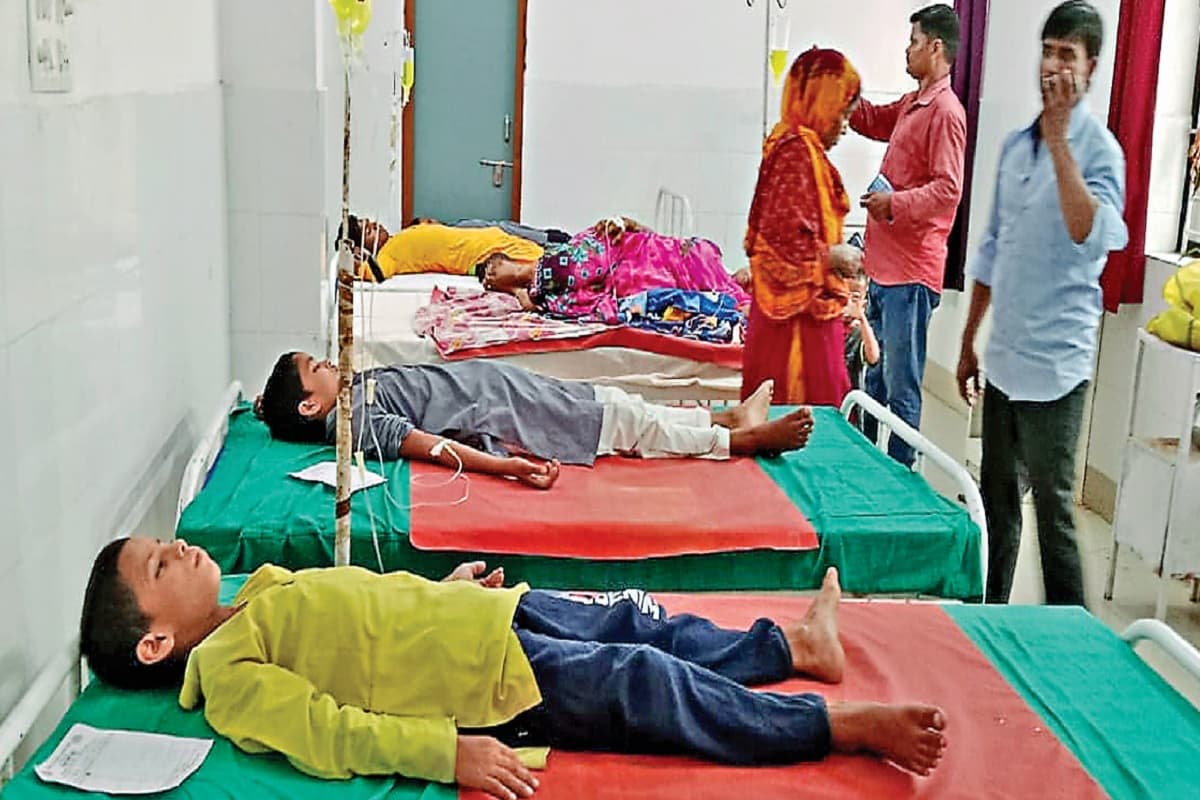 गढ़वा के मदरसा में विषाक्त भोजन खाने से 19 छात्र बीमार, चूहा मारने की दवा मिलाये जाने की आशंका