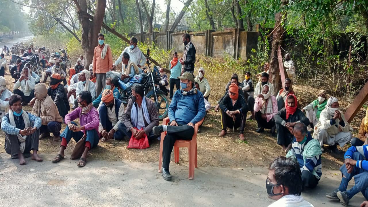 मजदूरी भुगतान नहीं होने से नाराज मजदूरों ने खान प्रबंधक को घंटों बनाया बंधक, पुलिस ने कराया मुक्त