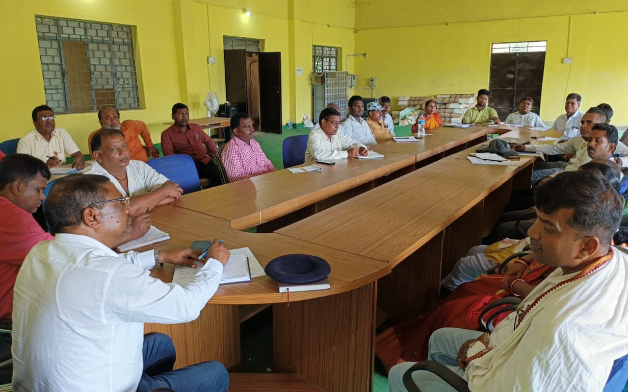 Prabhat Khabar Impact: गढ़वा के रमकंडा में प्राथमिकता के आधार पर लाभुकों को KCC लोन देने का निर्देश